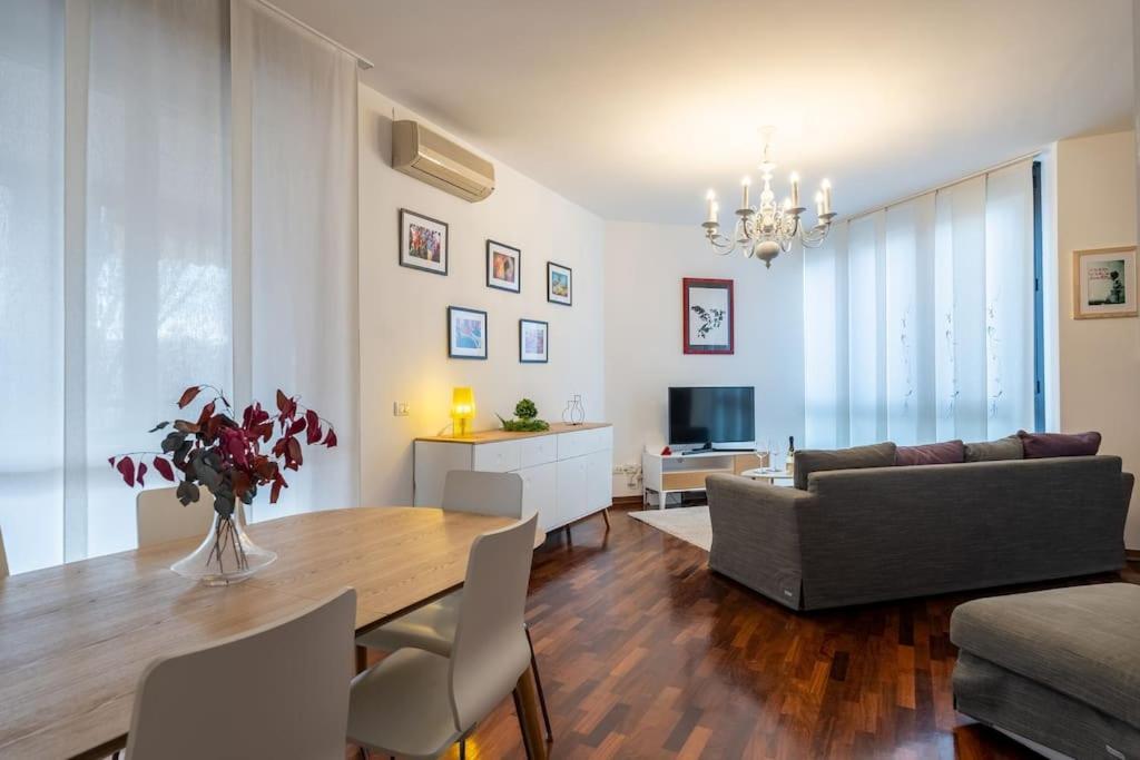 Duomo-PortaromanaXxl Home Terrace & Free Parking มิลาน ภายนอก รูปภาพ